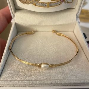 Beautiful gold and pearl bracelet